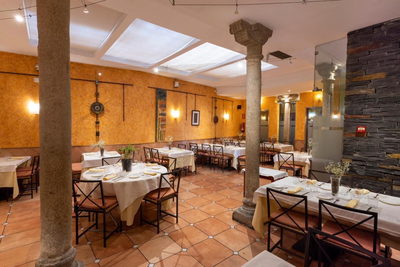 Ávila Hostal Restaurante Puerta Del Alcazar מראה חיצוני תמונה
