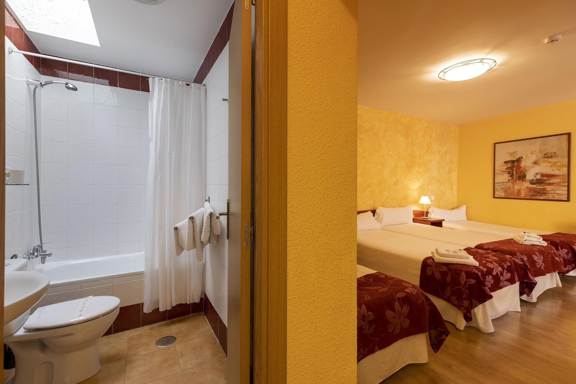 Ávila Hostal Restaurante Puerta Del Alcazar מראה חיצוני תמונה