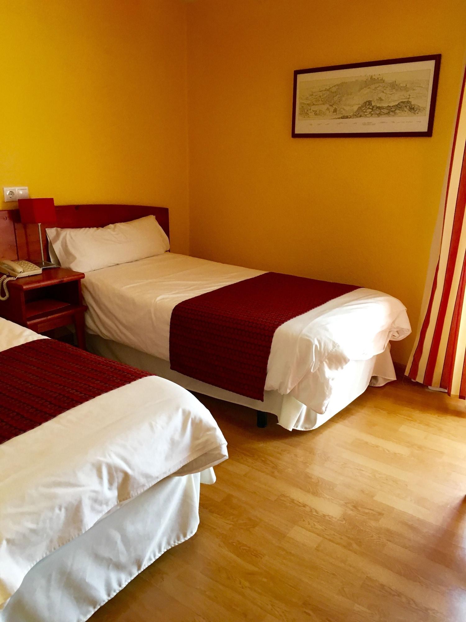Ávila Hostal Restaurante Puerta Del Alcazar מראה חיצוני תמונה