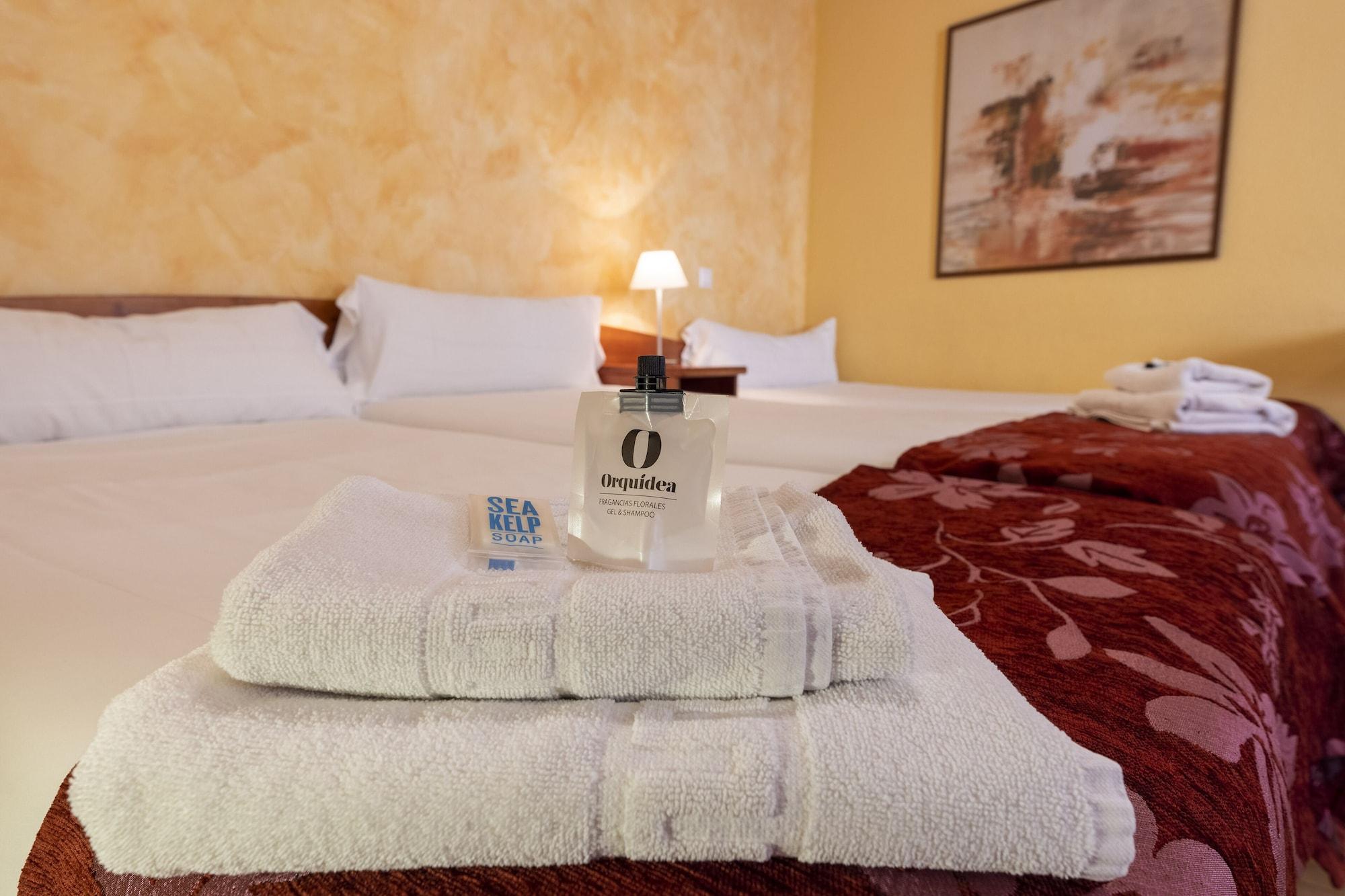 Ávila Hostal Restaurante Puerta Del Alcazar מראה חיצוני תמונה