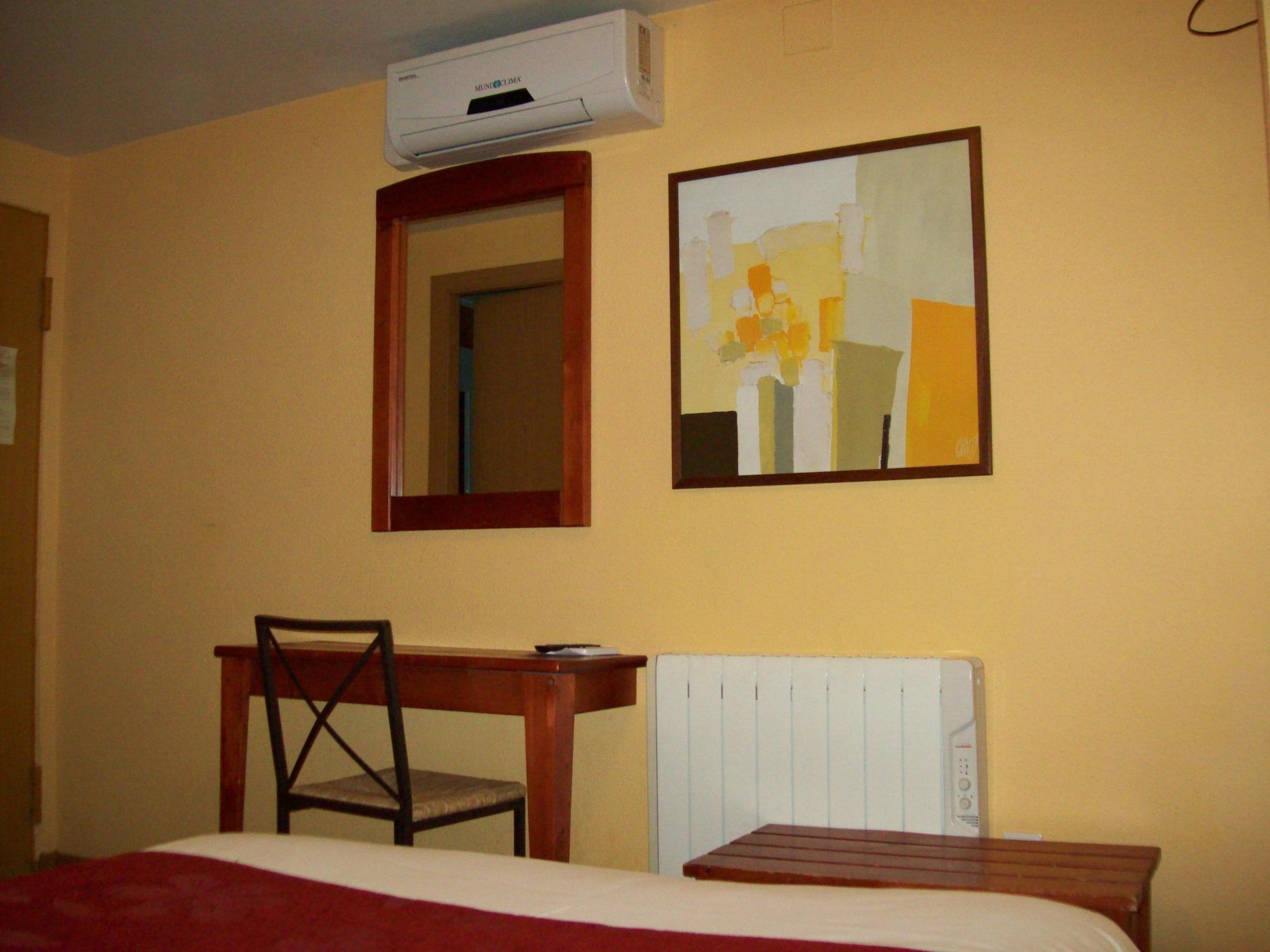 Ávila Hostal Restaurante Puerta Del Alcazar מראה חיצוני תמונה