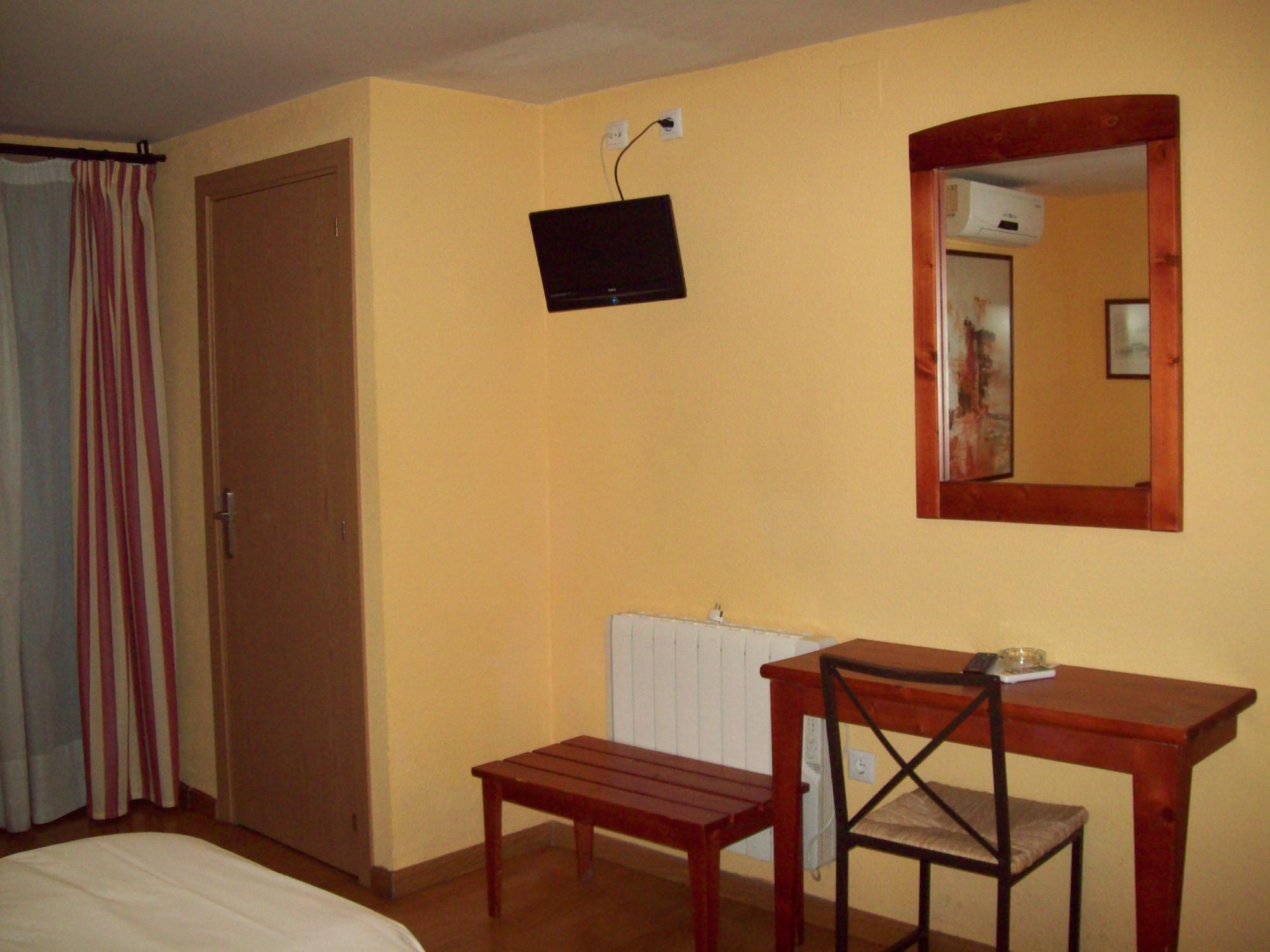 Ávila Hostal Restaurante Puerta Del Alcazar מראה חיצוני תמונה