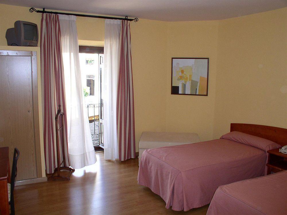 Ávila Hostal Restaurante Puerta Del Alcazar מראה חיצוני תמונה