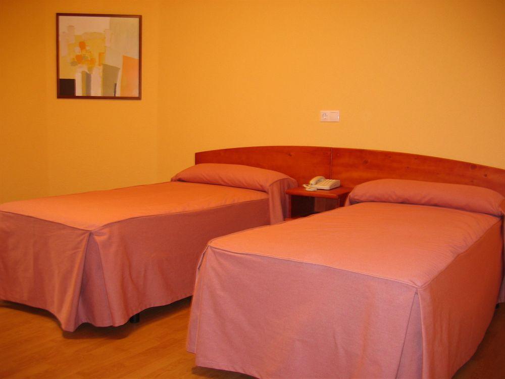Ávila Hostal Restaurante Puerta Del Alcazar מראה חיצוני תמונה