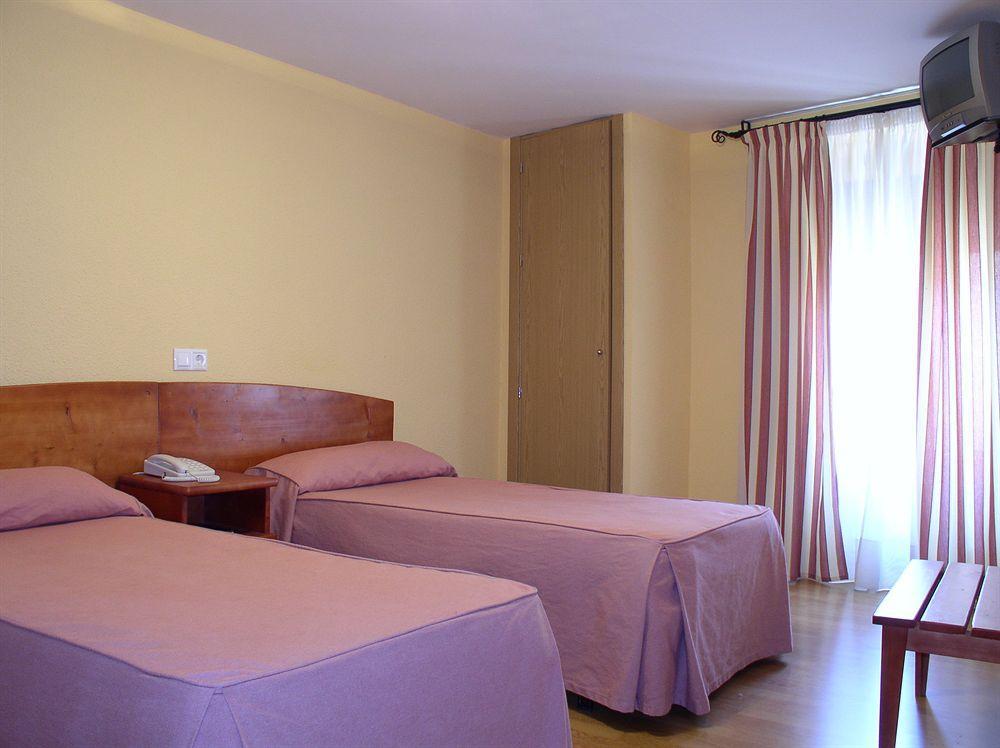 Ávila Hostal Restaurante Puerta Del Alcazar מראה חיצוני תמונה