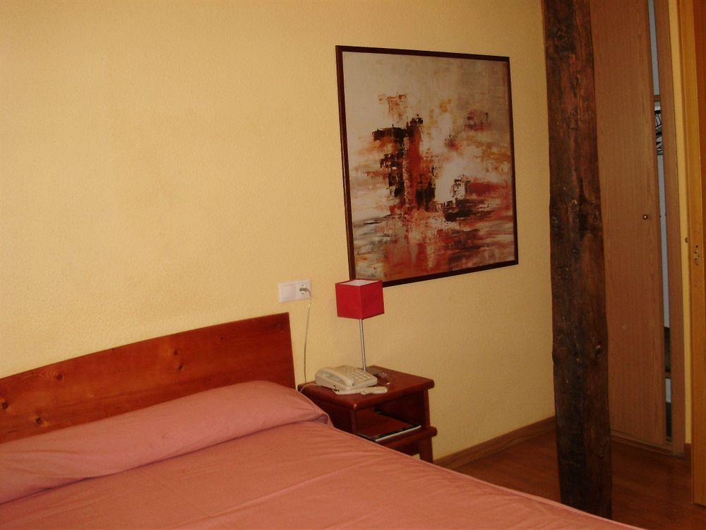 Ávila Hostal Restaurante Puerta Del Alcazar מראה חיצוני תמונה