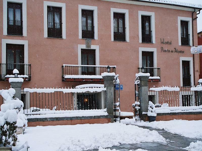 Ávila Hostal Restaurante Puerta Del Alcazar מראה חיצוני תמונה