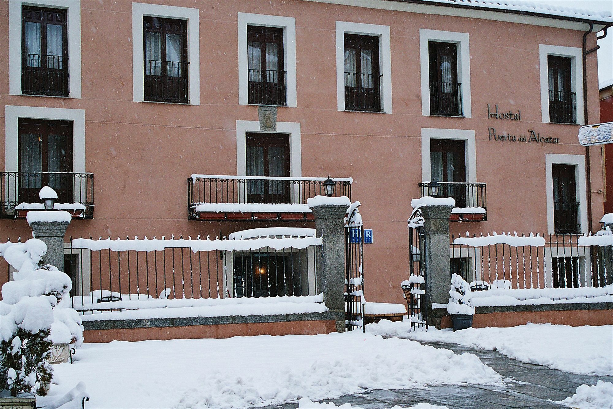 Ávila Hostal Restaurante Puerta Del Alcazar מראה חיצוני תמונה